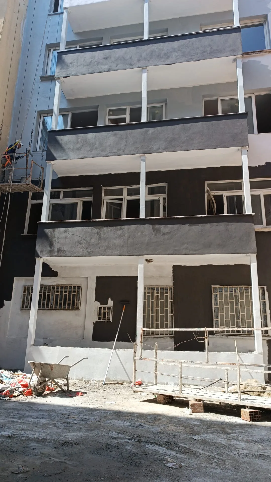 Mersin çok katlı bina dış cephe boya tadilatı, 2024